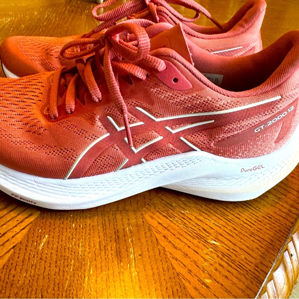 ASICS GT-2000 12 Pure Gel, women, 7.5, burnt orange, worn once, like new!